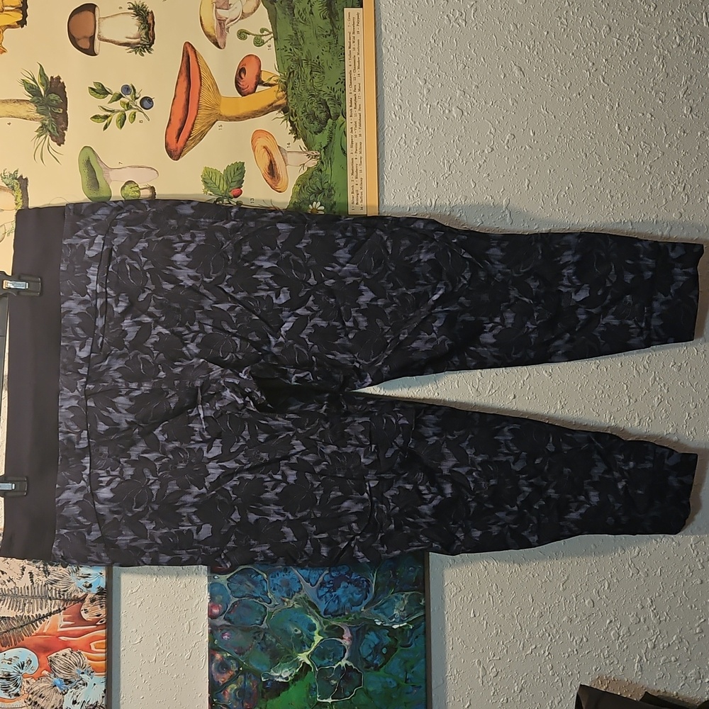 EUC Athleta Trekkie North Joggers Floral Womens 16 - Picture 2 of 9